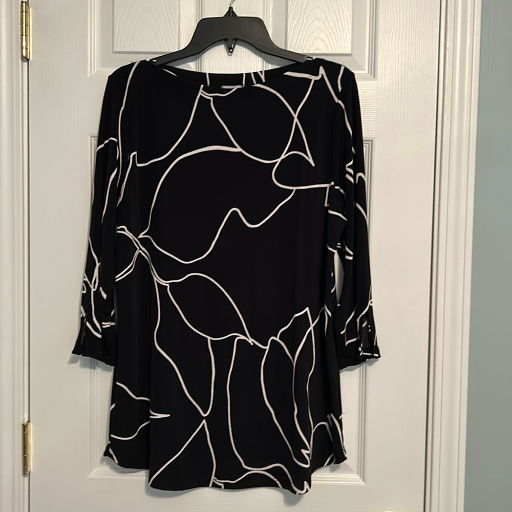 CHICO’s traveler black and white top